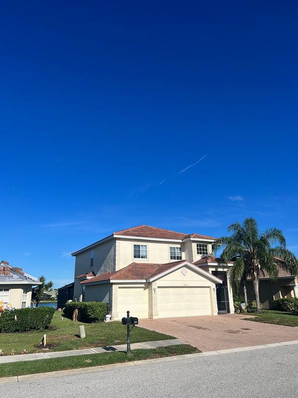roofing project near Weaver Bird Ln in Venice