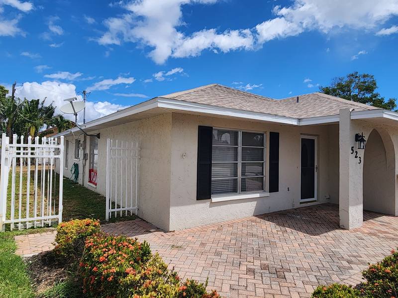 completed roofing project in Naples FL