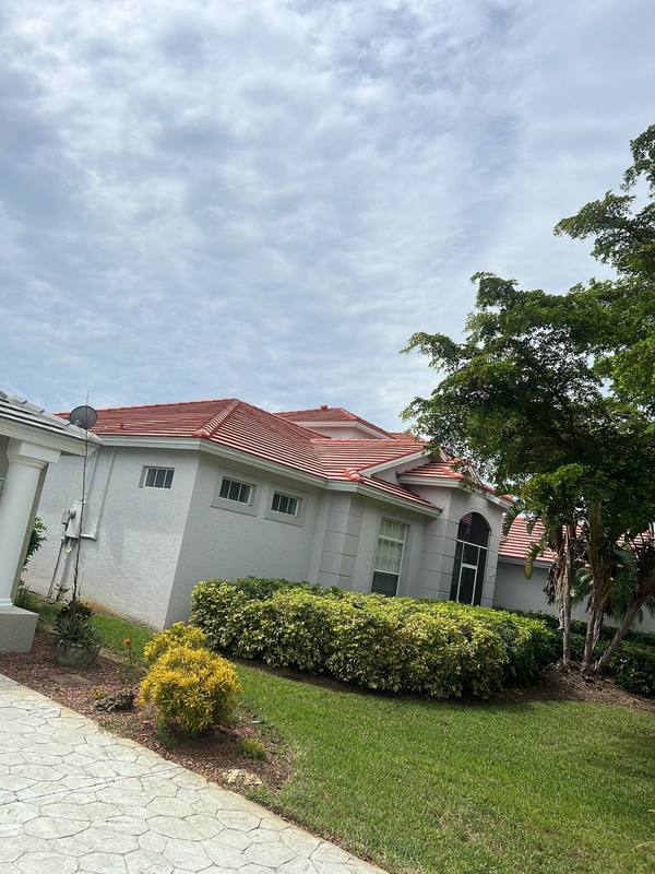 roofing project near Fairloop Run in Lehigh Acres