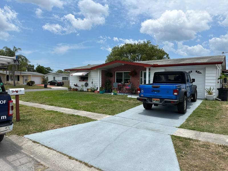 roof replacement in Holiday, Florida