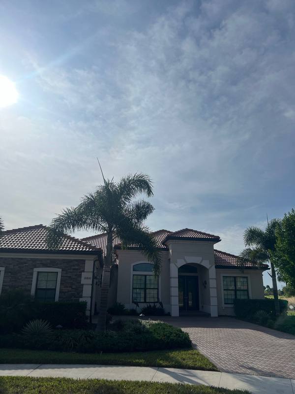 residential roof replacement by Hloska Roofing in Venice