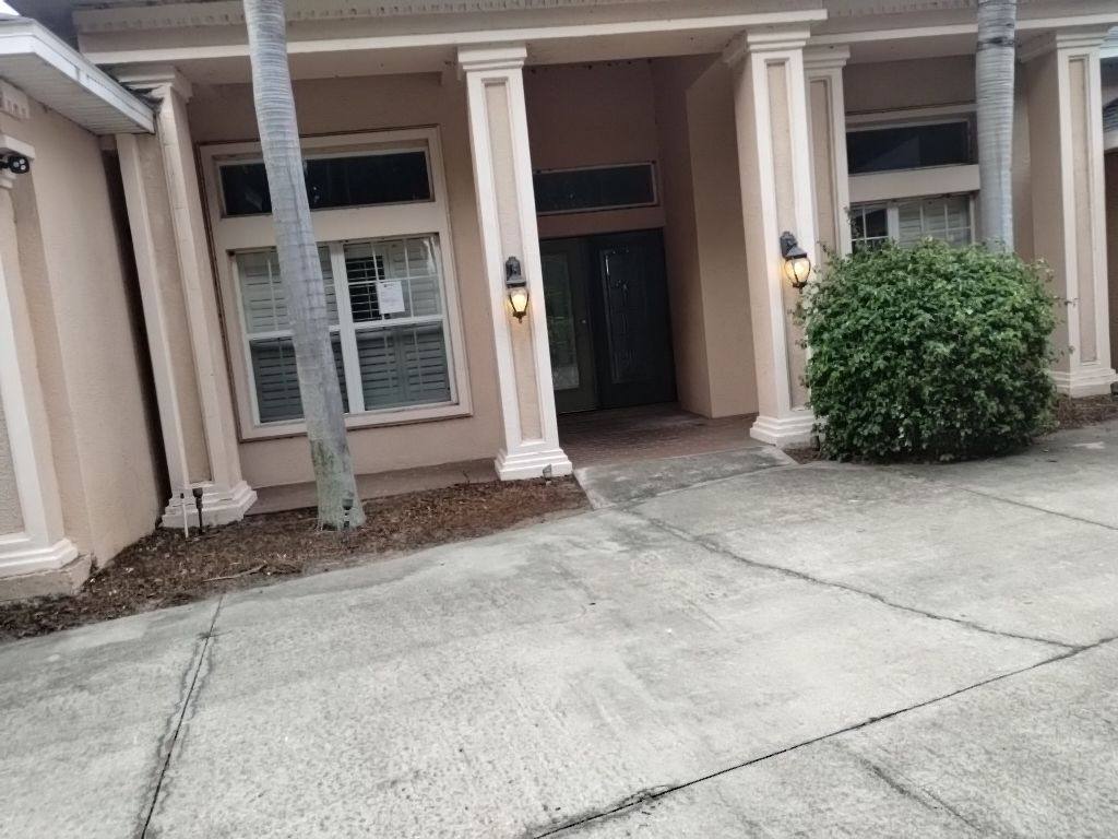 roof replacement in Valrico, Florida