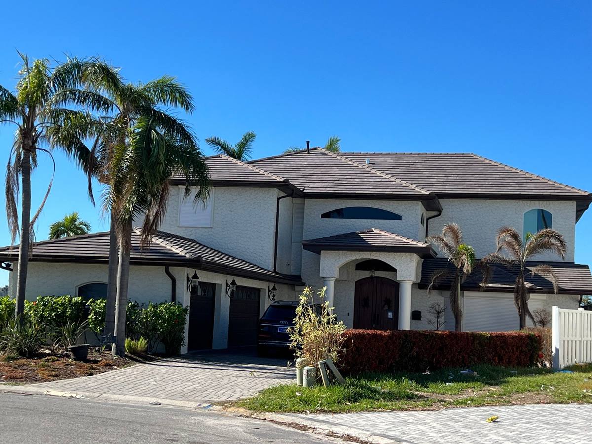 shingle roof replacement in St. Petersburg, Florida