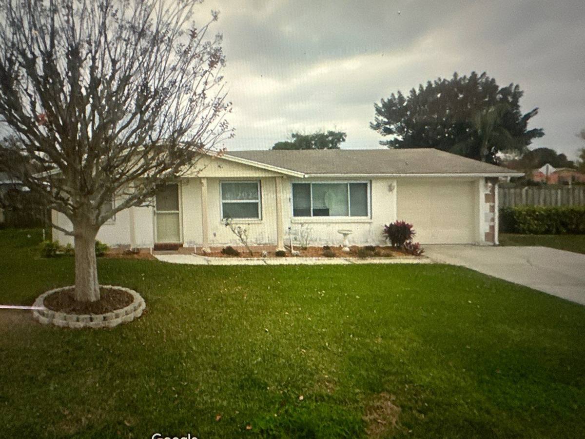 shingle roof replacement in Holiday, Florida