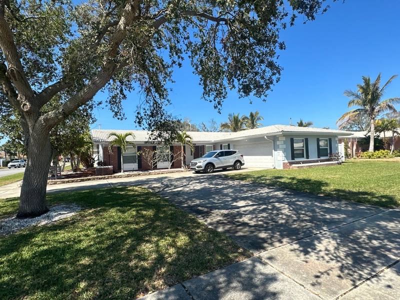 roofing project near Imperial Point Dr S in Largo