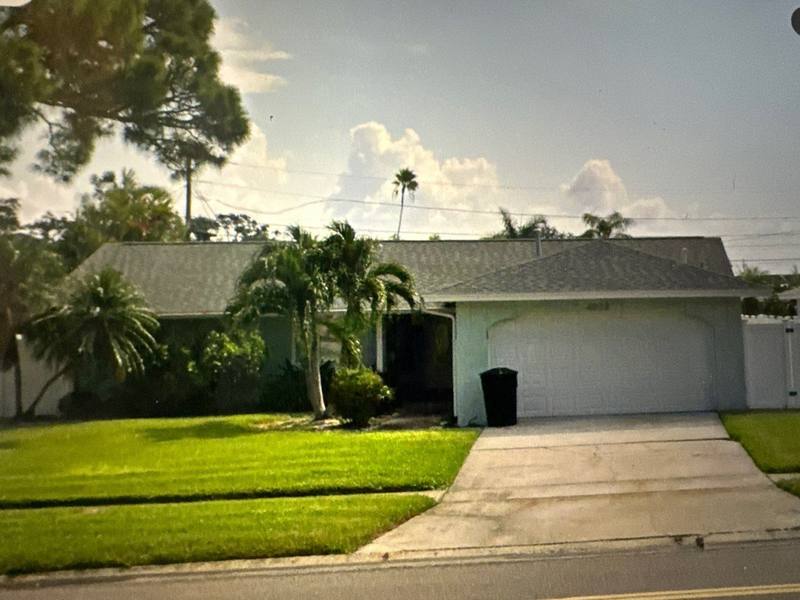 roofing project near Venetian Blvd NE in St. Petersburg