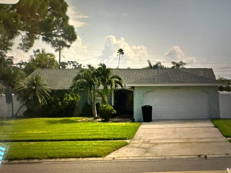 residential shingle roof replacement by Hloska Roofing in St. Petersburg