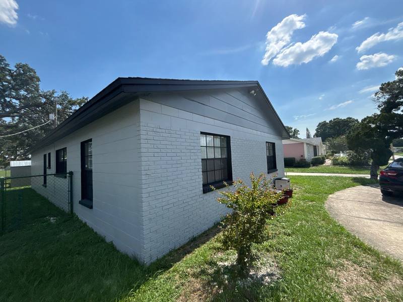 residential shingle roof replacement by Hloska Roofing in Tampa