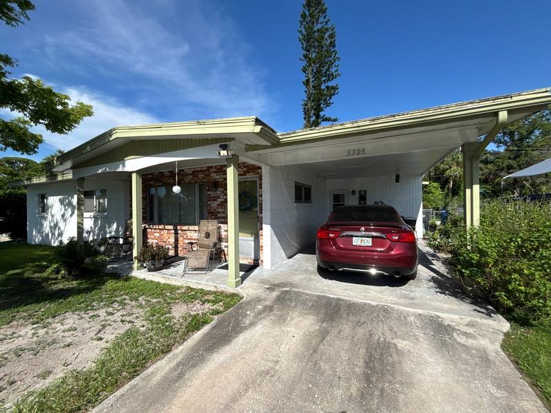 residential roof replacement by Hloska Roofing in Bradenton