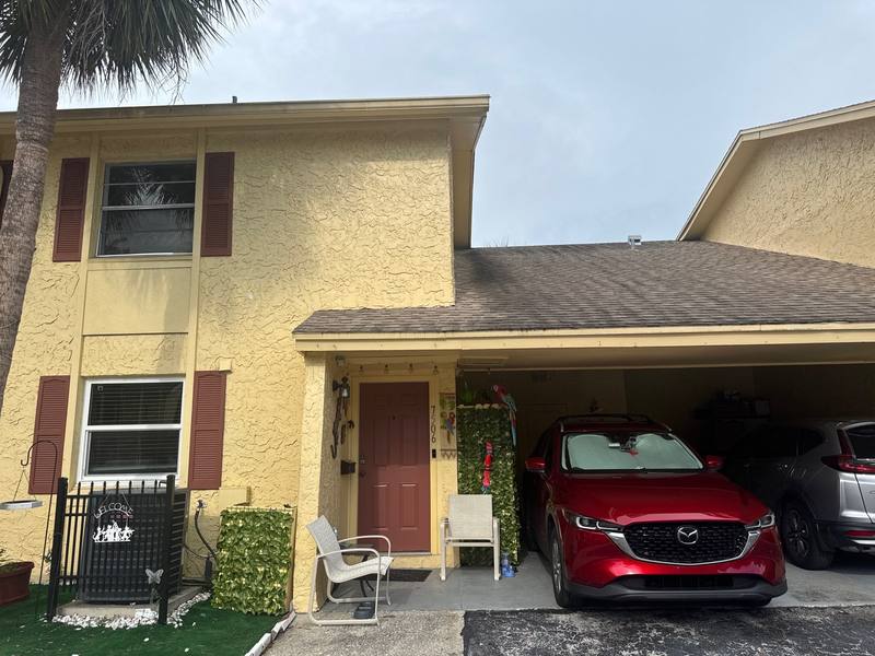 roofing project near Fragancia Ct in Tampa