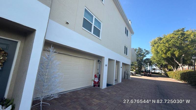 completed roofing project in St. Petersburg FL